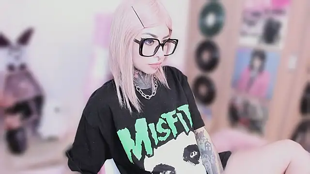 แชท XXX สดของ NikkiRamone