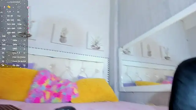 Luciaoregon's Webcam Show