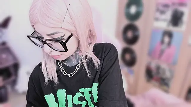 NikkiRamone's Live XXX Chat