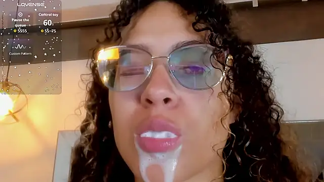 Hanna_Cornee_ Chat XXX in diretta