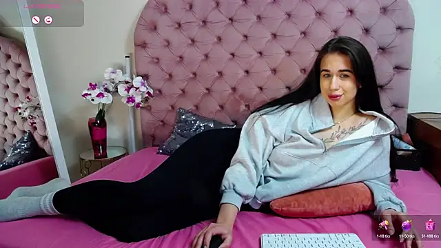 Chatroom XXX en direct de Erikka__