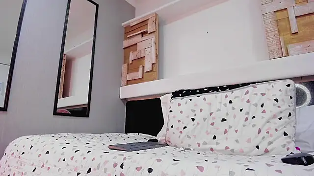 AnaTaylorr Adlı Modelin Canlı XXX Sohbeti