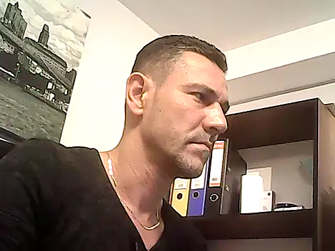 mastercharisma35: διαδικτυακό σόου στην κάμερα