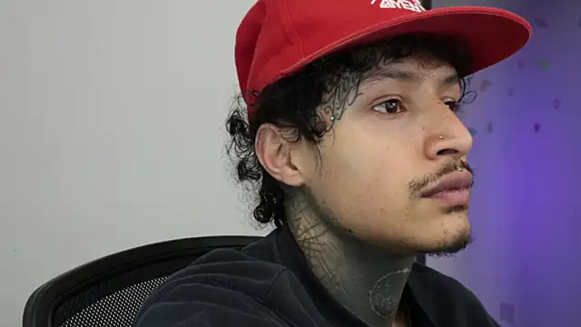 trieone: απευθείας συνομιλία ΧΧΧ