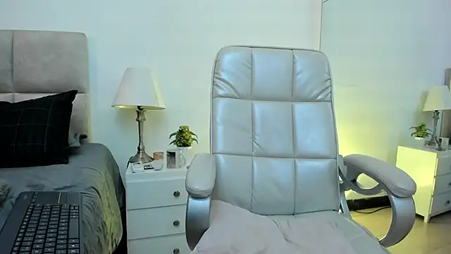 Chatroom XXX en direct de JulietaFerrer_