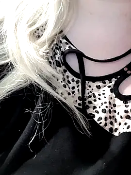 Missy_DM: διαδικτυακό σόου στην κάμερα