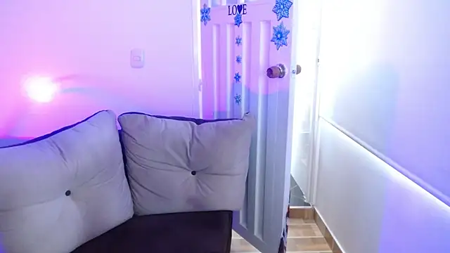 milfrousse Live XXX Chat