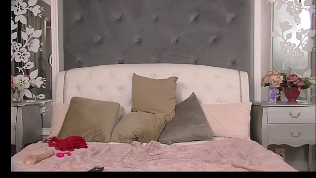 VioletReed: онлайн-секс-чат