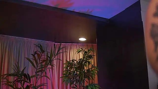 HotBustyBabeX: онлайн-секс-чат