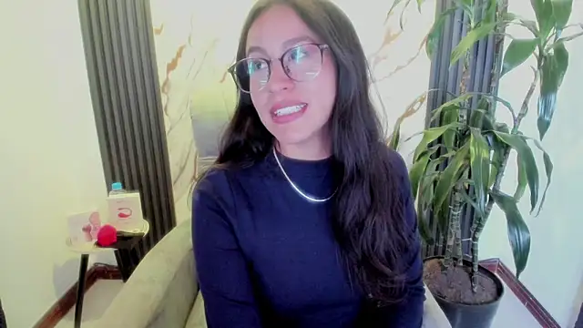 EmiGomez_のライブXXXチャット