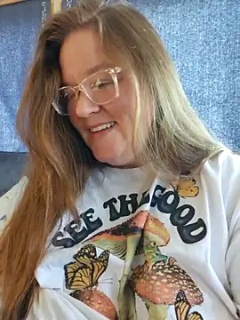 Love86Emily: διαδικτυακό σόου στην κάμερα