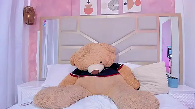 ScarletRouse-1's Live XXX Chat