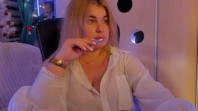 CoraSwon: онлайн-секс-чат