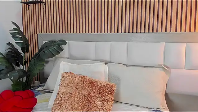 Roseaurora: онлайн-секс-чат