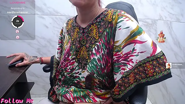 Czat XXX na żywo – suhana_mature