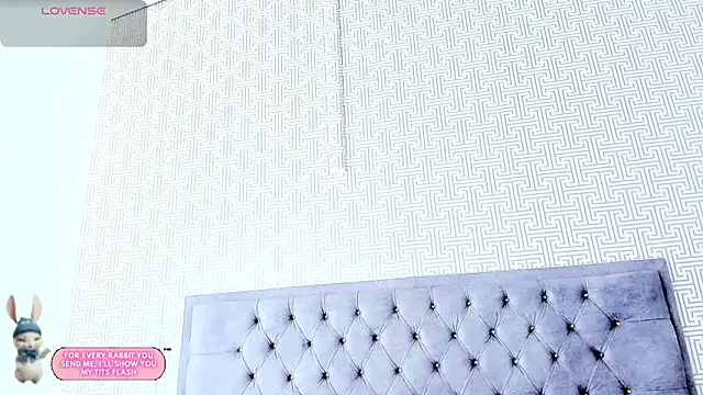 AriRobert_'s Live XXX Chat