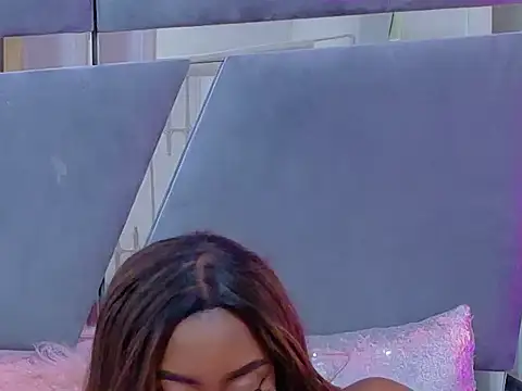 LorraiineJohnson's Live XXX Chat