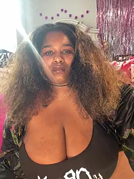 BigFineSelena Chat XXX in diretta