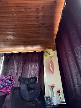 CoraVibes live XXX chat