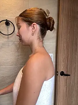 Nikii__: онлайн-секс-чат