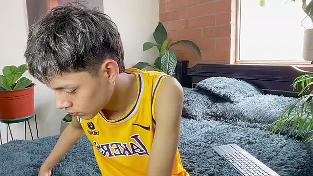 Andy_Belier23 Show in webcam