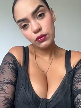 Sara-77: онлайн-секс-чат