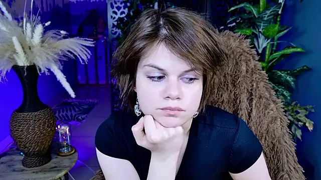 EllieMurler Adlı Modelin Canlı XXX Sohbeti