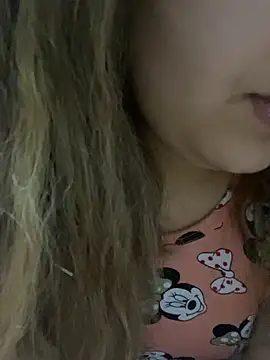 yassminsexy22 网络视讯表演