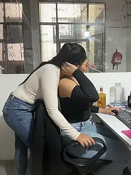 Antonella_Julieta Chat XXX in diretta