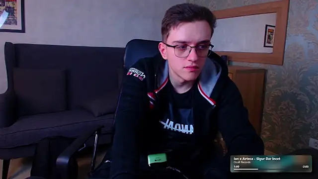 FelixStarkk Adlı Modelin Canlı XXX Sohbeti