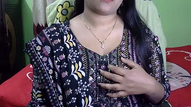 BengaliQueenStar Adlı Modelin Canlı XXX Sohbeti