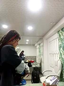 _sharlotte777 Adlı Modelin Canlı XXX Sohbeti