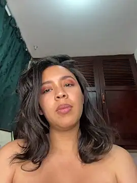 Esmerald_1111 Webcam-Show