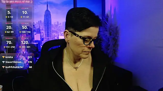 ninarandmann: διαδικτυακό σόου στην κάμερα