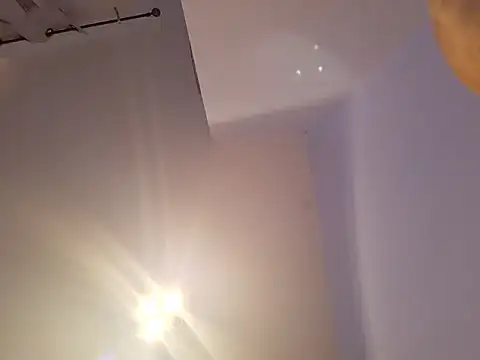 Chatroom XXX en direct de Rubia_Caliente