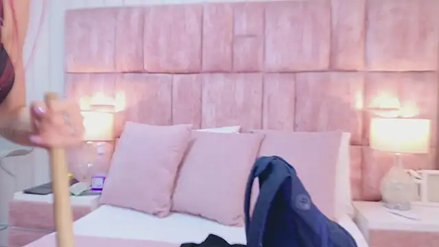 ScarlettFoox's Live XXX Chat