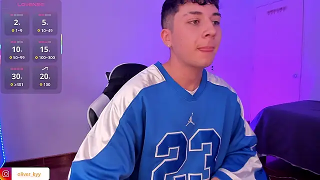 Chat +18 de oliver_kyy ao vivo