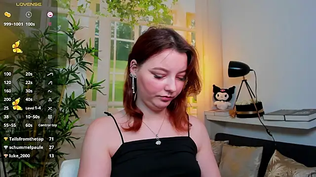 pretty_little_thing: вебкам-шоу