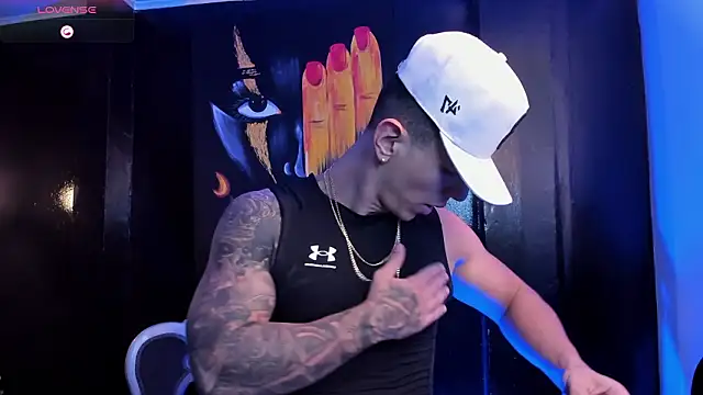 SalvatoreDmore: вебкам-шоу