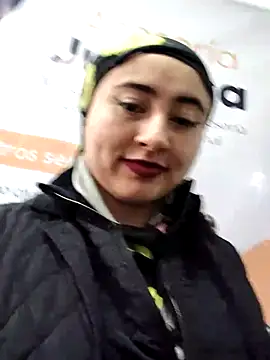 _Sarah-Office1: απευθείας συνομιλία ΧΧΧ