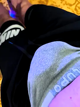 Misterhhs webkamerás műsora