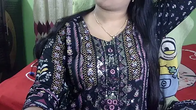 BengaliQueenStar Adlı Modelin Canlı XXX Sohbeti