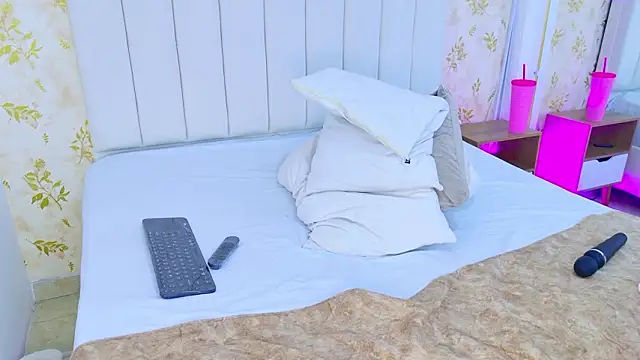 Chatroom XXX en direct de Mia-Monroe