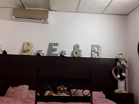 Chat +18 de Flabia_Roses ao vivo