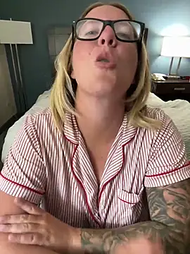 _ElizabethLove_ Adlı Modelin Canlı XXX Sohbeti