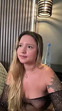 Chatroom XXX en direct de MiaPetit_