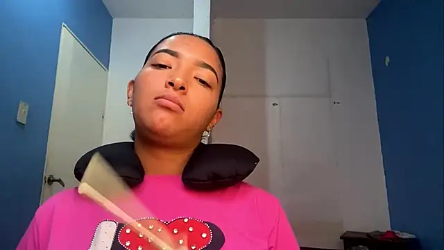 EstelleSchmeichel: διαδικτυακό σόου στην κάμερα