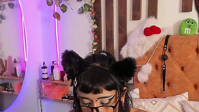 Chatroom XXX en direct de MeowMota_