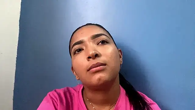 EstelleSchmeichel Adlı Modelin Canlı XXX Sohbeti