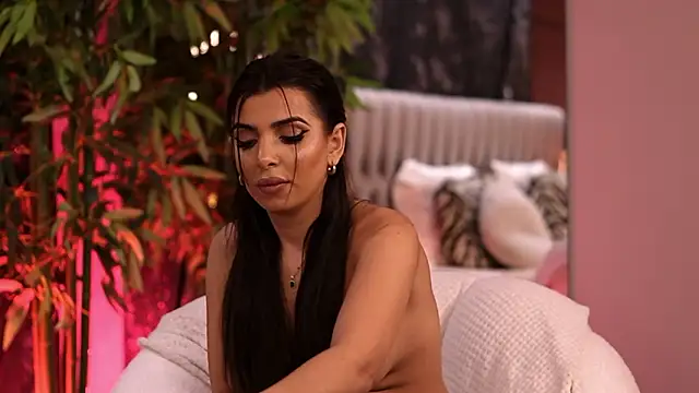 NicoleCellini Adlı Modelin Canlı XXX Sohbeti